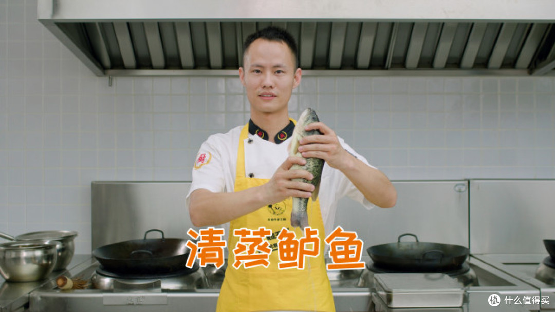 厨师长教你：“清蒸鲈鱼”，鲜嫩美味，内附蒸鱼酱油专业调制方法