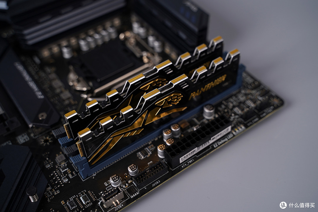 RTX 3080TI HOF EXREME，海盗船4000D白色RGB性能主机