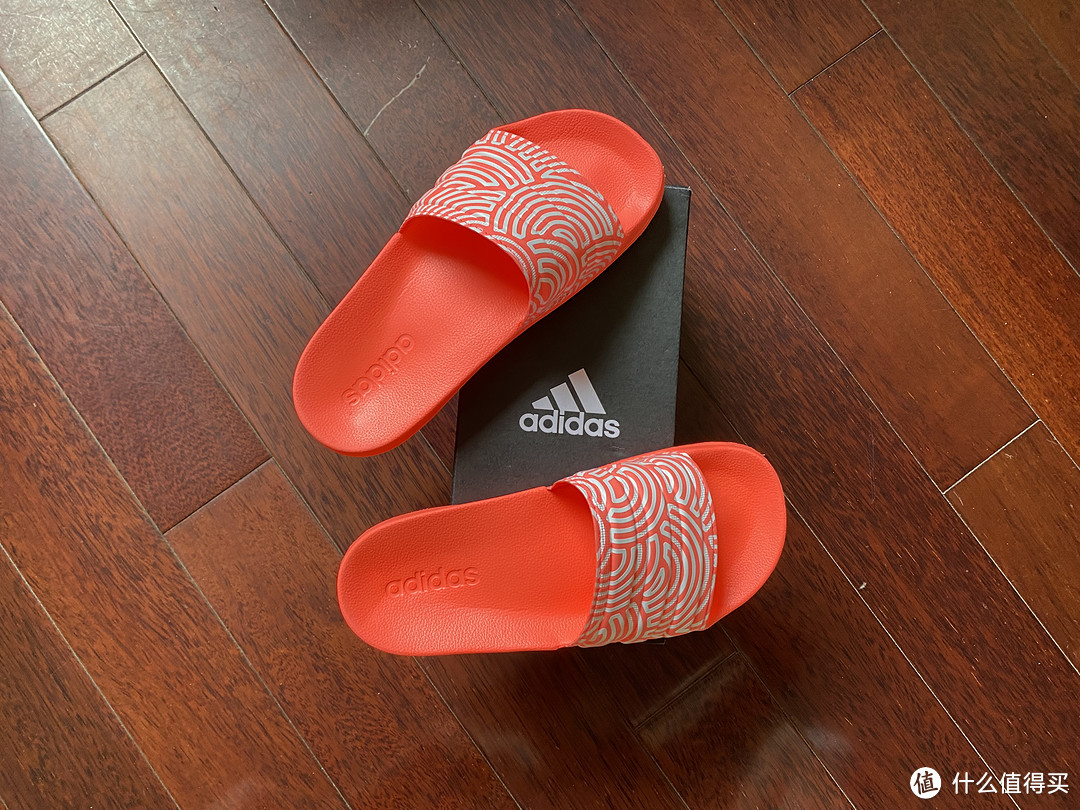 高桥理子联名adidas ADILETTE SHOWER拖鞋