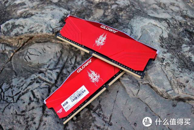 开学新姿势 内存也能炫着玩？光威弈Pro DDR4 RGB内存条体验