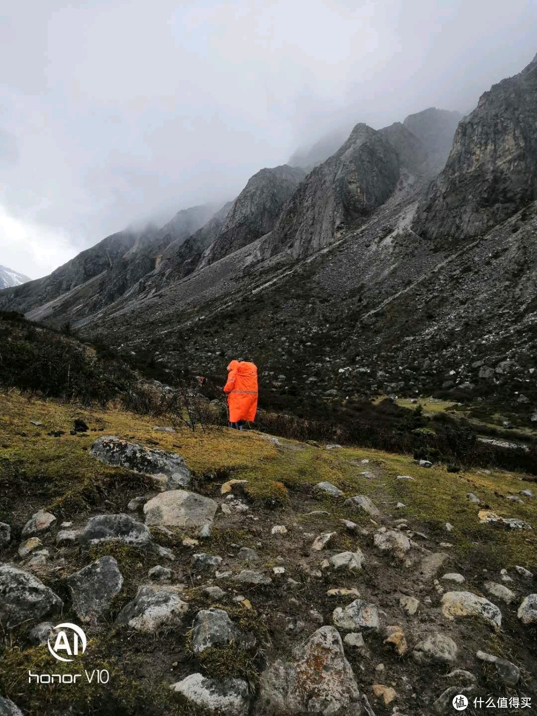 雨中行走的小人儿