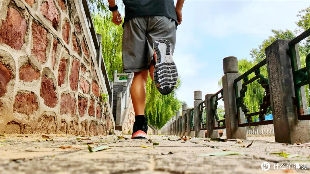 咕咚悦弹10K跑鞋:悦然轻弹,步步为赢