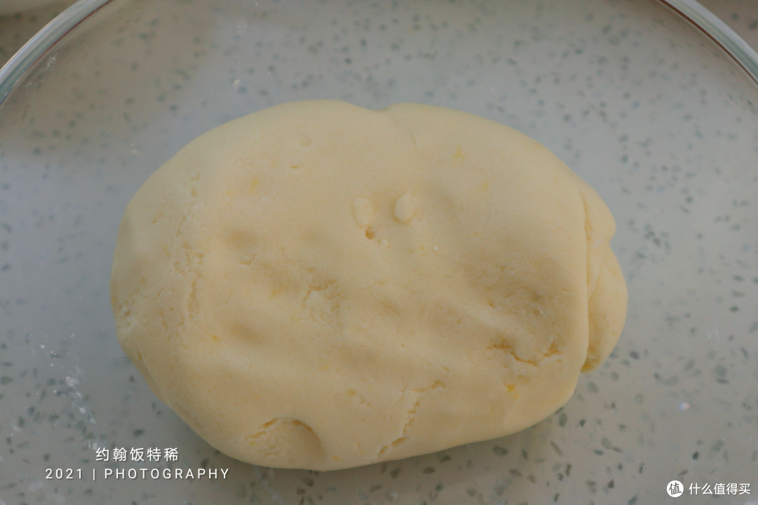 秋天土豆新吃法，简单一蒸团成球，浇上灵魂料汁，一口一个真解馋