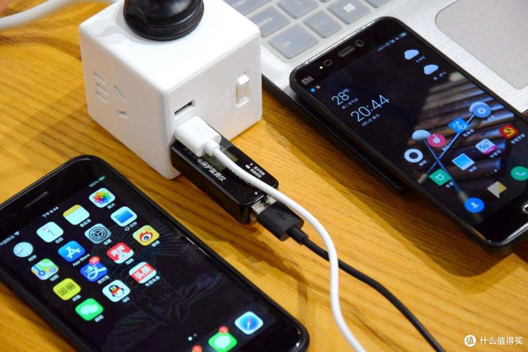 简约小巧，最大承载2500W，U口功率15.5W，aigo魔方插座体验