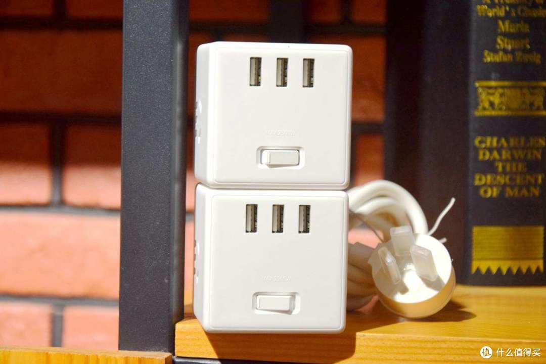 简约小巧，最大承载2500W，U口功率15.5W，aigo魔方插座体验