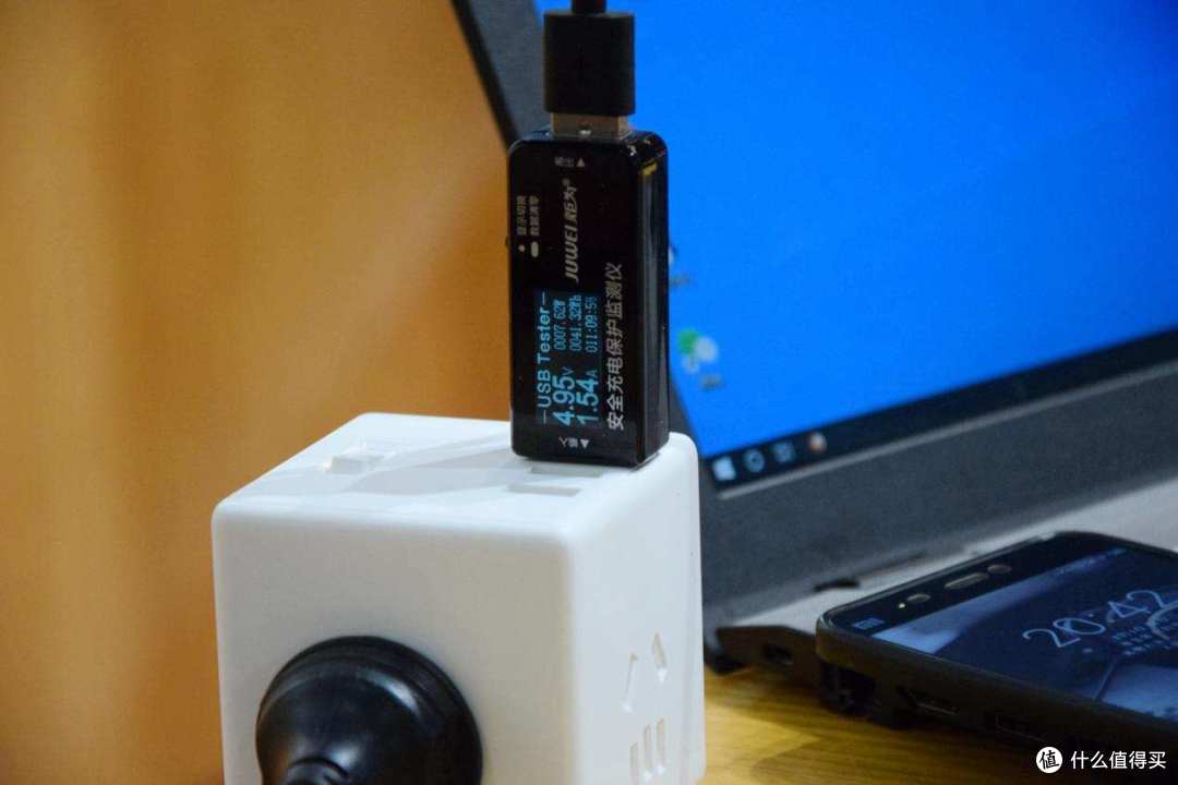 简约小巧，最大承载2500W，U口功率15.5W，aigo魔方插座体验