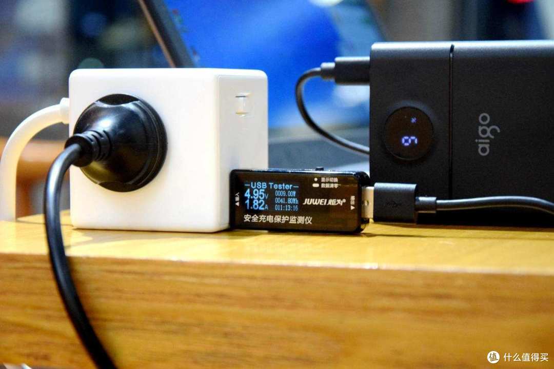 简约小巧，最大承载2500W，U口功率15.5W，aigo魔方插座体验