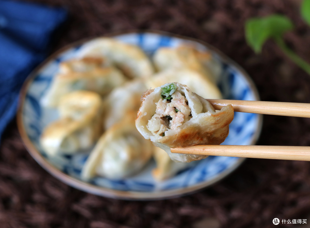 煎饺子,用热油还是用冷油?很多人第一步就错了,难怪不好吃