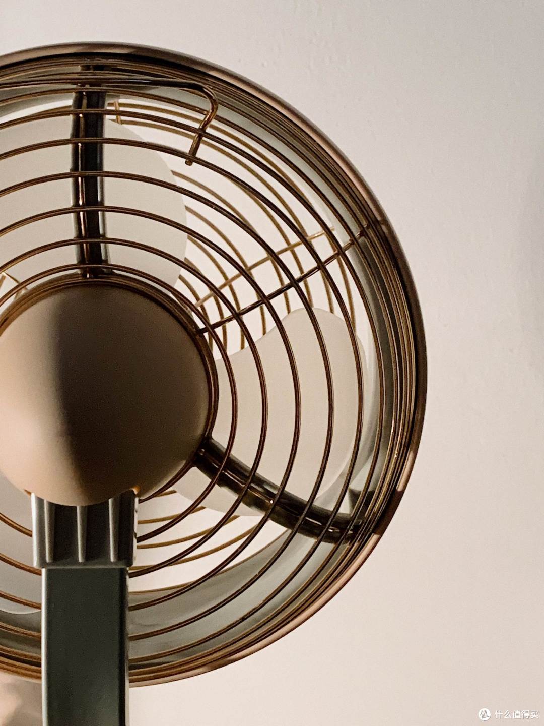 数码评测篇五十九颜值十分讨喜的复古风扇lofree洛斐有范儿s桌面风扇