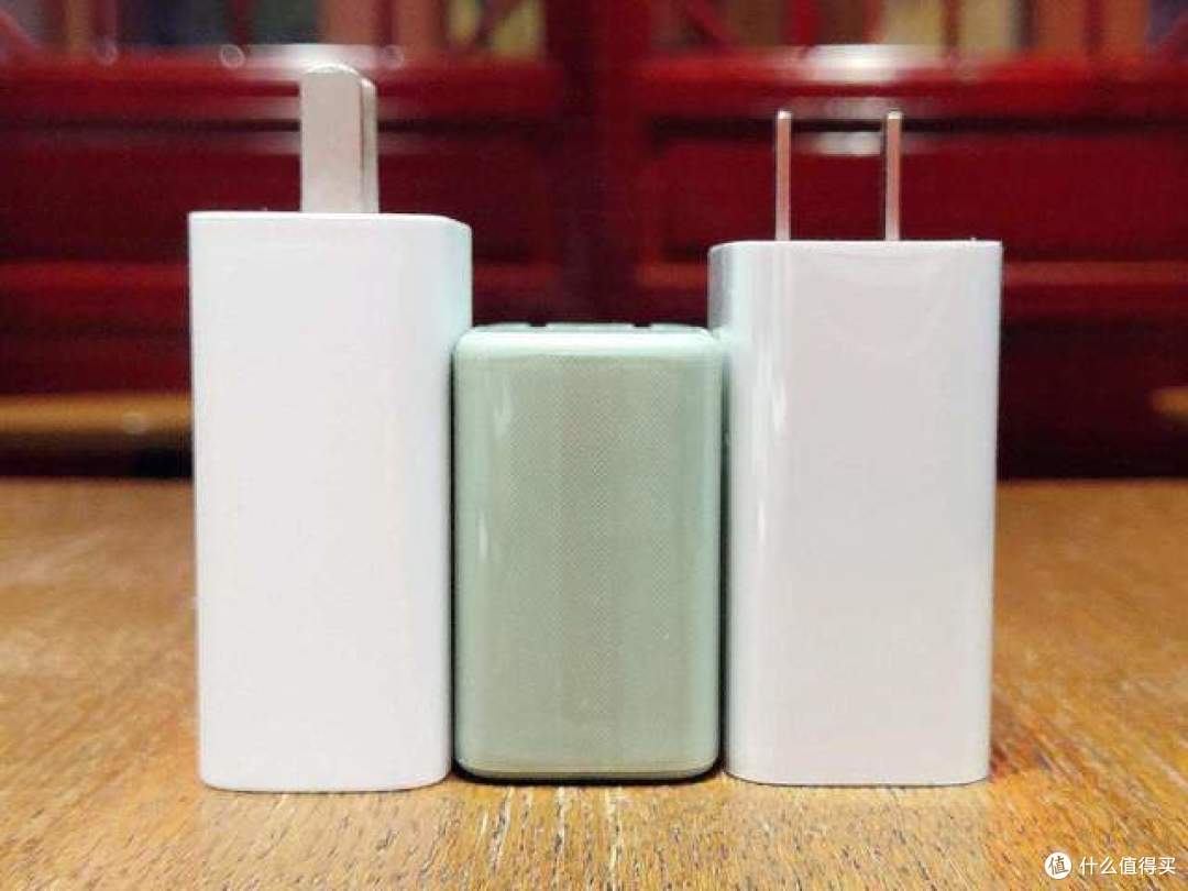 紫米USB充电器33W快充版，双口满足日常快充的需要