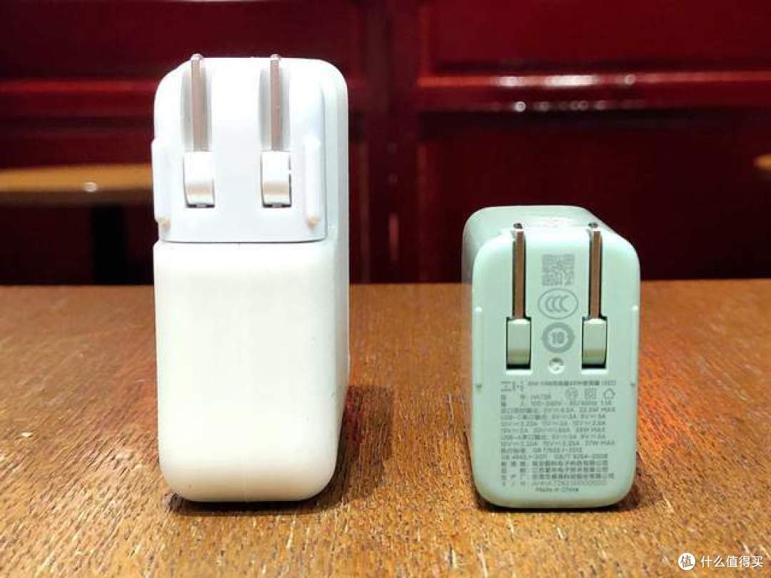 紫米USB充电器33W快充版，双口满足日常快充的需要