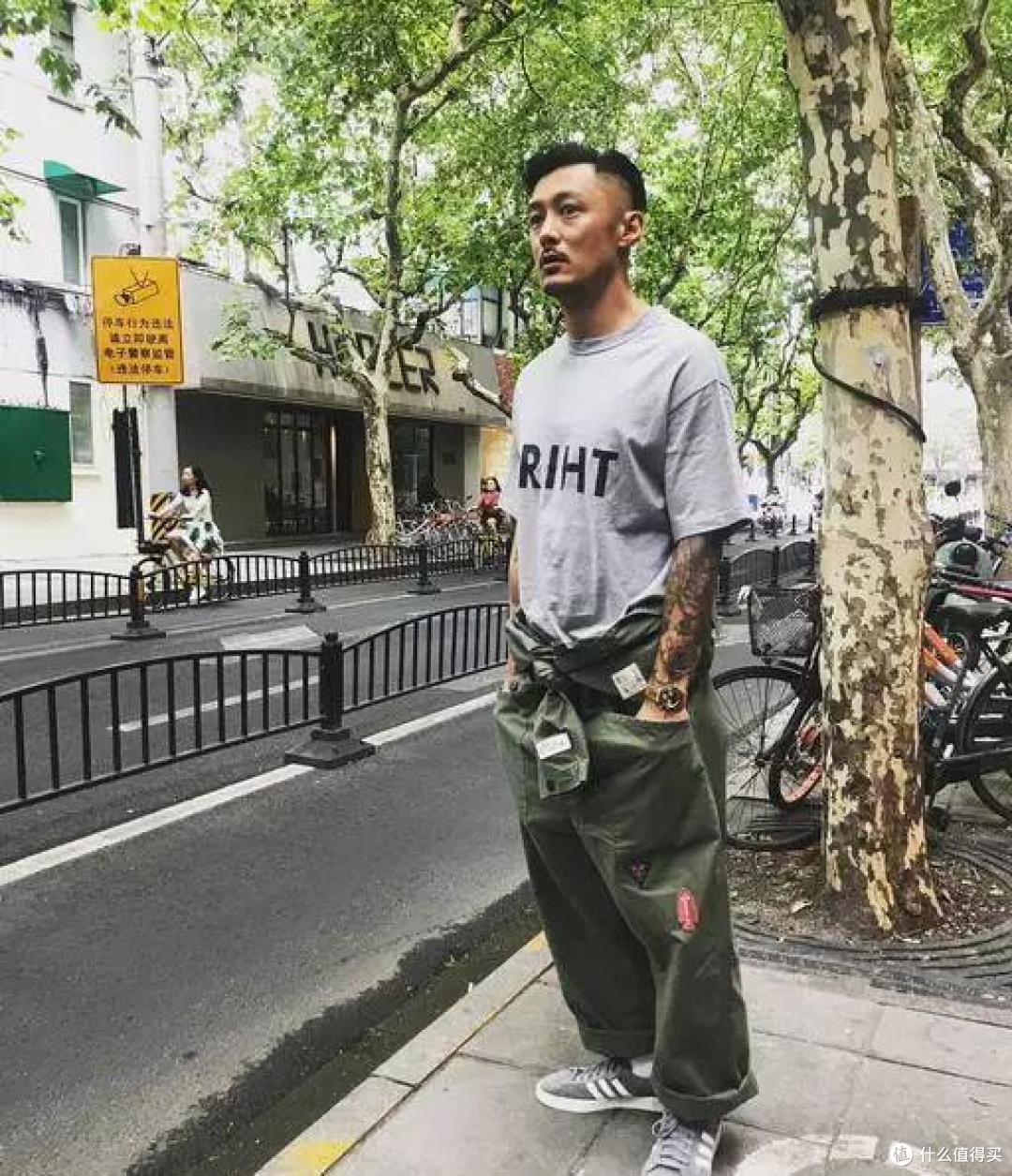 “大湾区五人组”太上头,有古惑仔内味了,顺便港风潮男穿搭了解一下?
