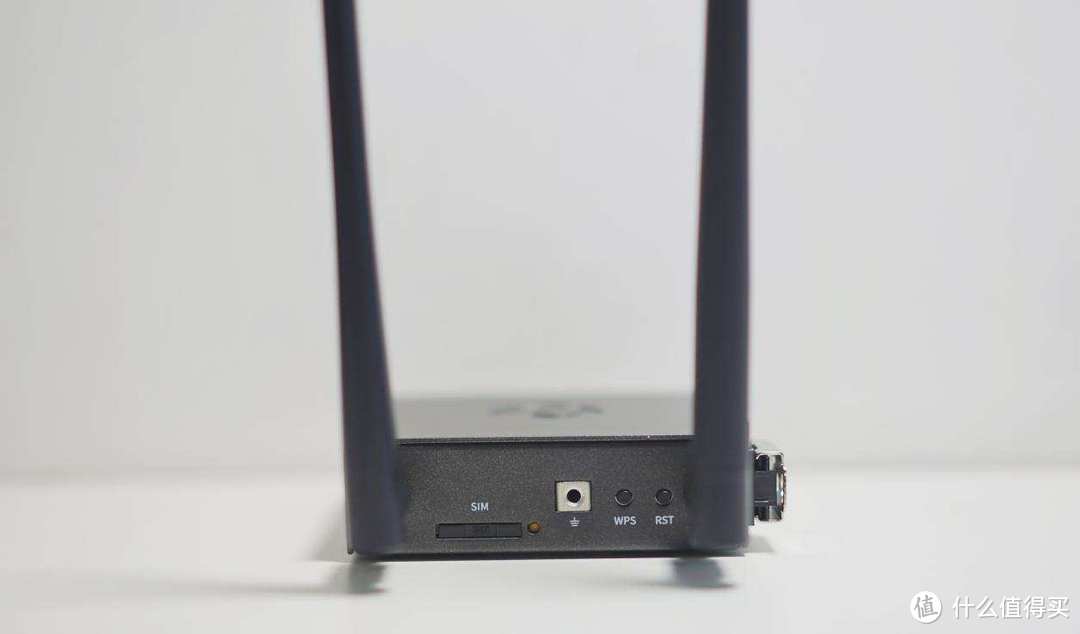 能够4G上网的蒲公英R300A路由器，还可以智能组网