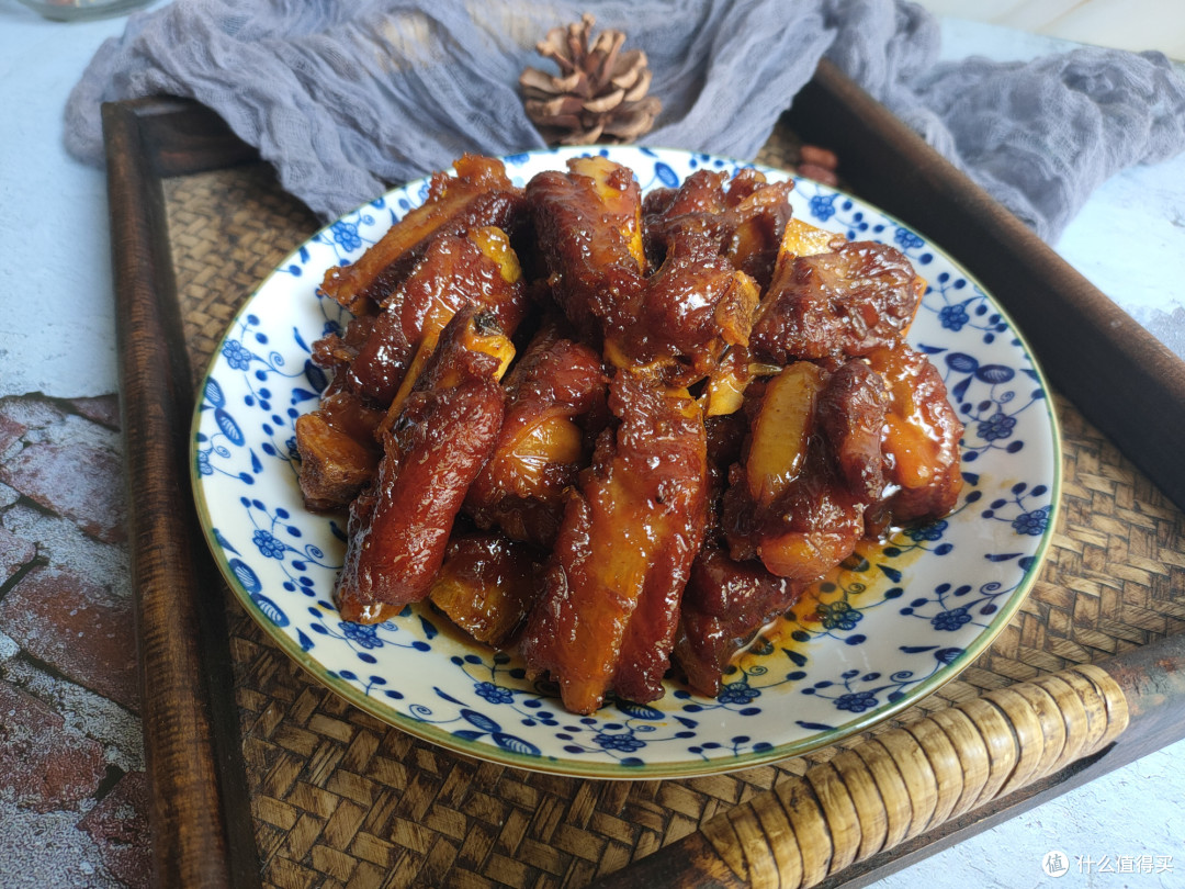 糖醋排骨,只加糖和醋是不够的,多加一味料,酸甜适口、肉嫩不柴