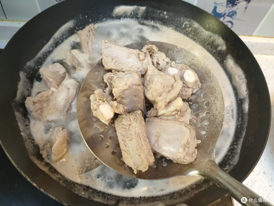 糖醋排骨,只加糖和醋是不够的,多加一味料,酸甜适口、肉嫩不柴