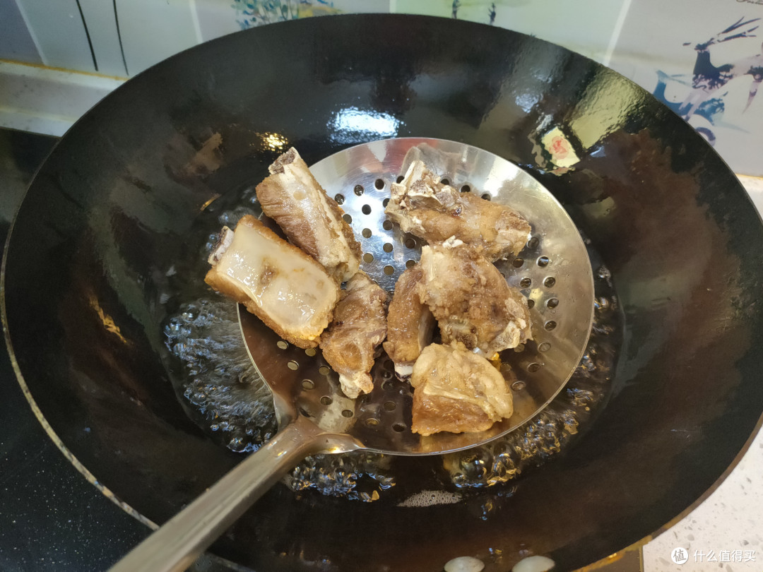 糖醋排骨,只加糖和醋是不够的,多加一味料,酸甜适口、肉嫩不柴