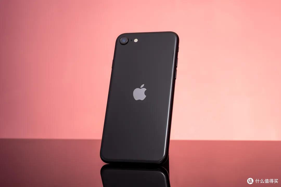 老机新测 | iPhone SE 2上手体验：它是第二代小钢炮，也是iPhone 8重制