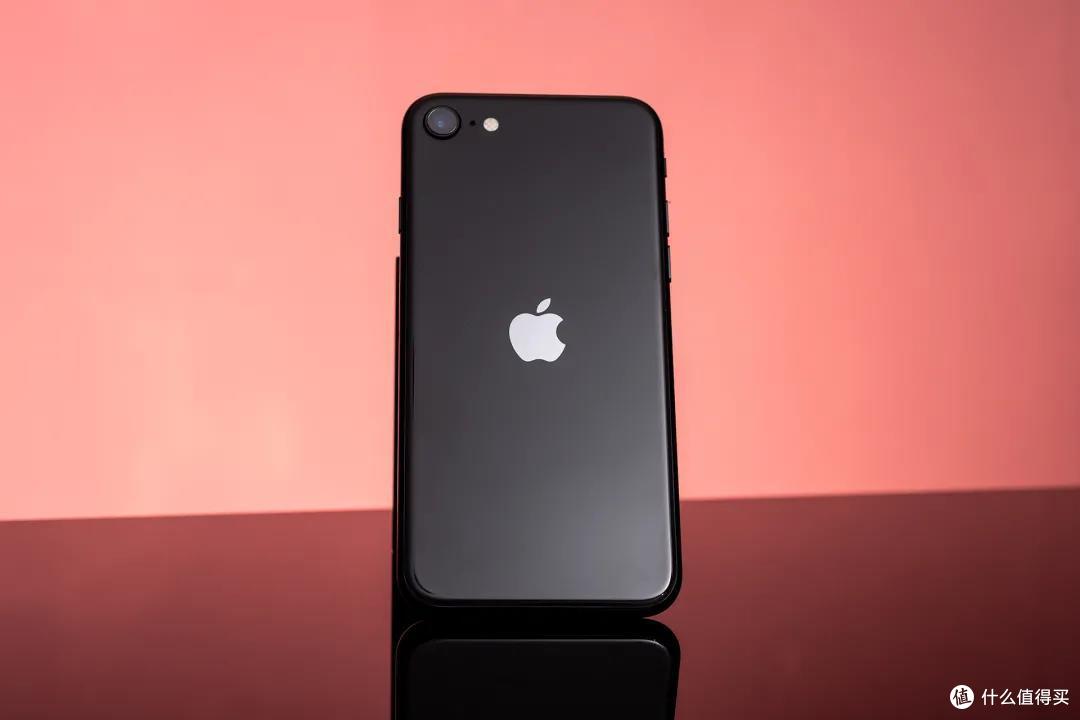 老机新测 | iPhone SE 2上手体验：它是第二代小钢炮，也是iPhone 8重制