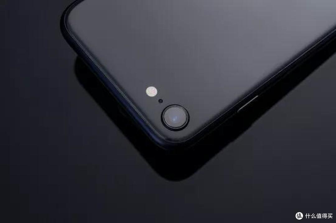 老机新测 | iPhone SE 2上手体验：它是第二代小钢炮，也是iPhone 8重制