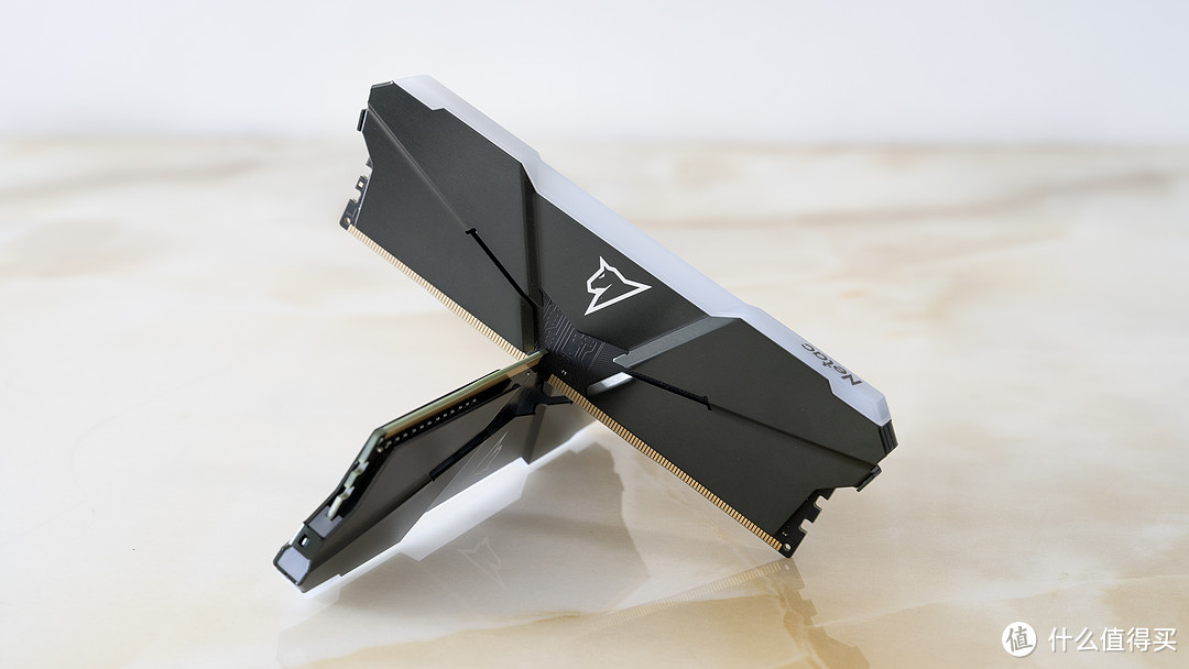 朗科绝影RGB DDR4-3200电竞内存开箱体验,为国产品牌注入新血液!