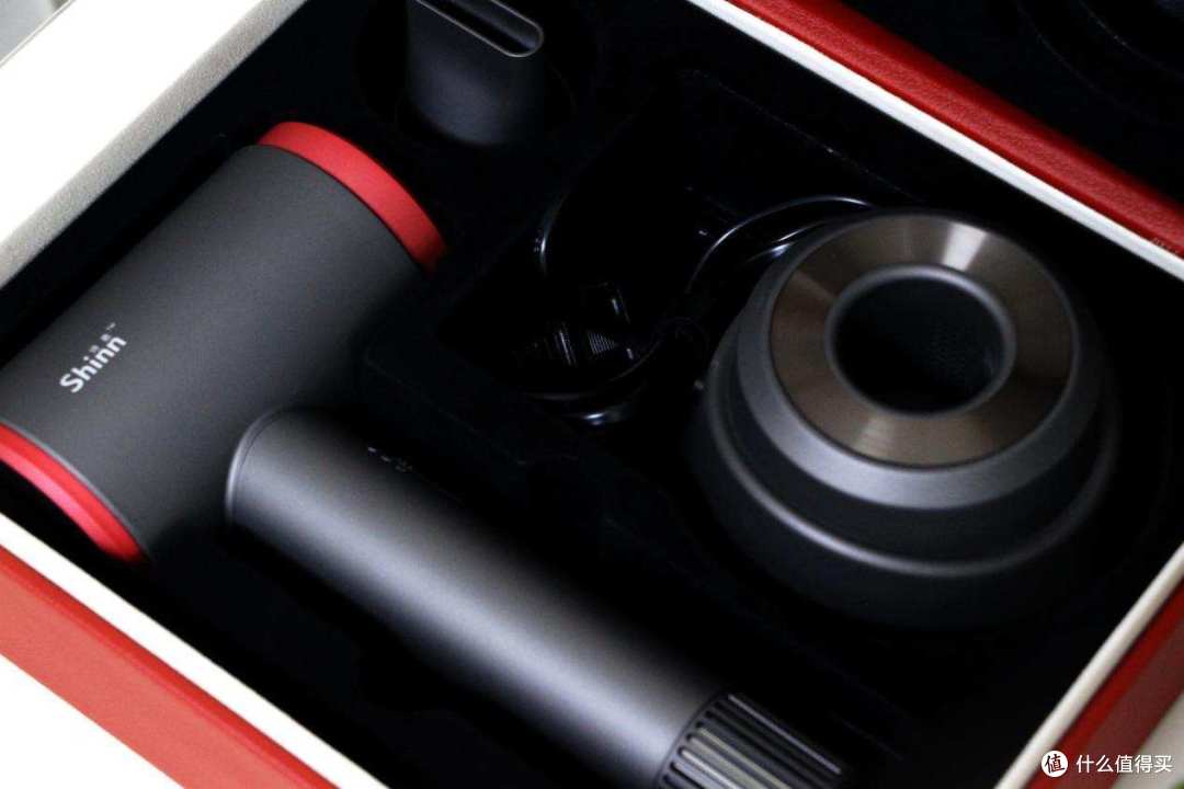 恒温护发,无线自由:诗恩无线高速吹风机随时随地吹发!