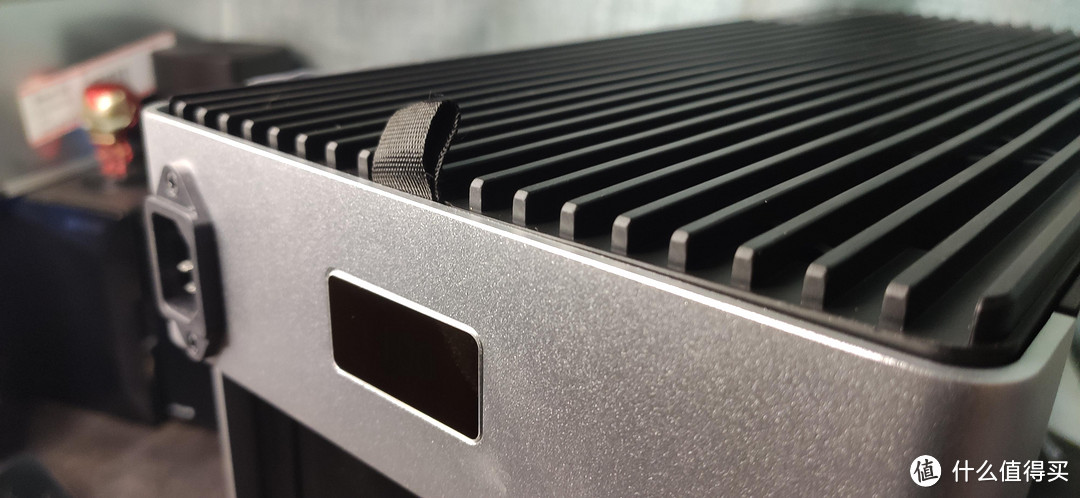 这是一款极度夸张ITX 机箱(伪)!乔思伯i100 Pro机箱开箱装机上篇!