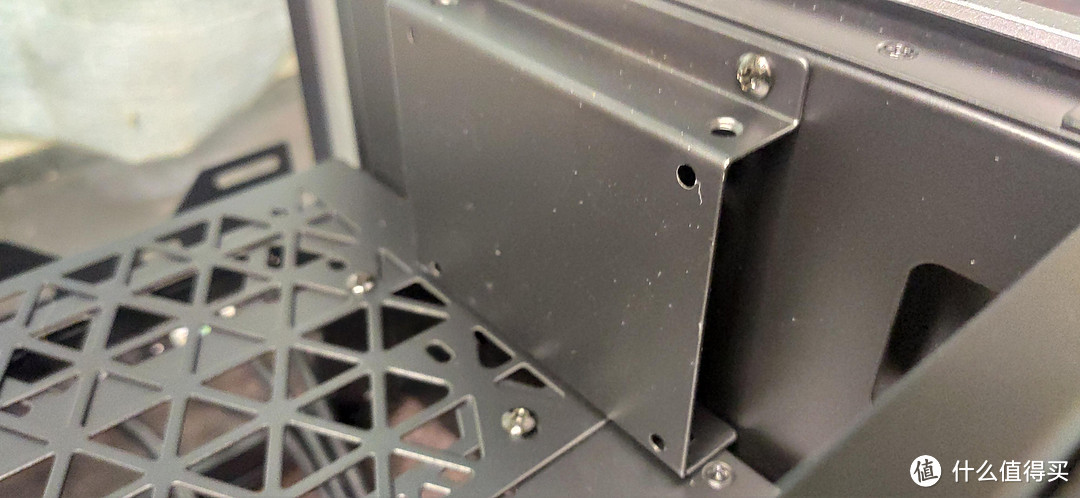 这是一款极度夸张ITX 机箱(伪)!乔思伯i100 Pro机箱开箱装机上篇!