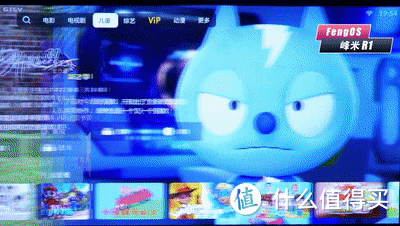 超短焦投影应该如何选择?峰米R1对比坚果智慧墙O1