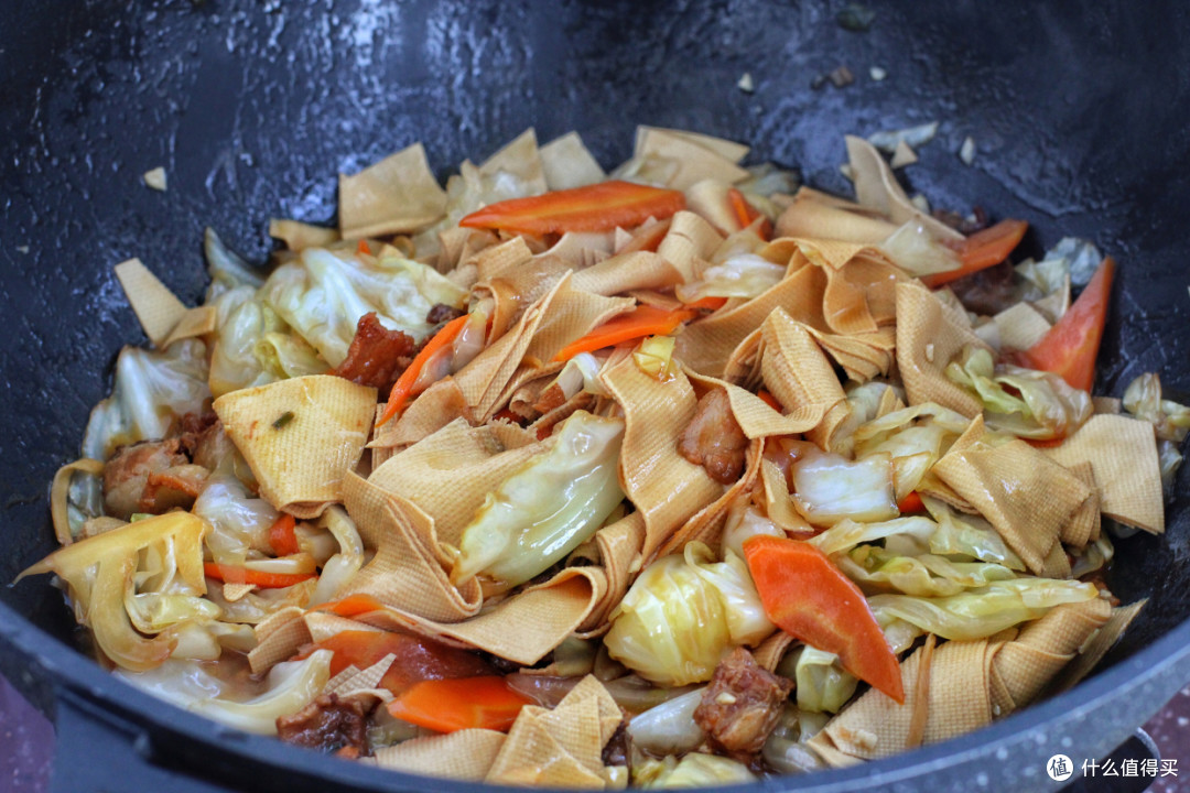 东北小菜馆里的快手菜,在家花几块钱就能炒一盘,营养丰富巨下饭