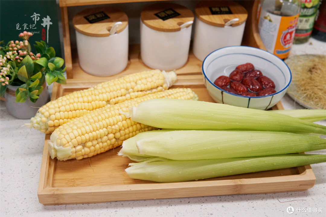 玉米剥下来的“玉米皮”别扔,有大用处,做成零食,香甜味美