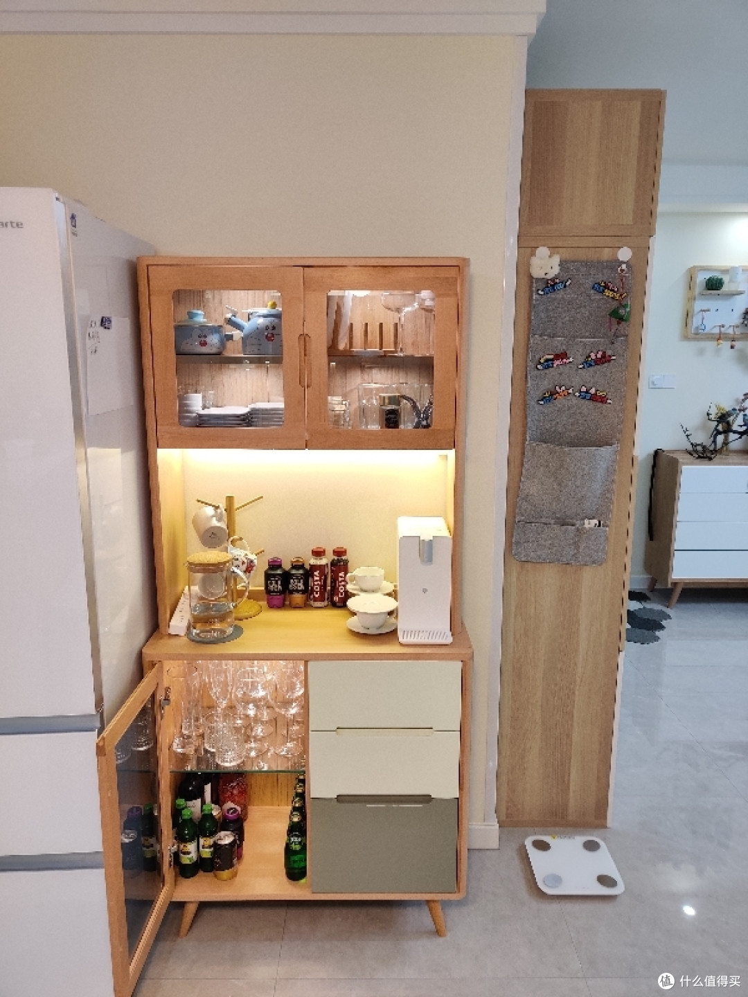 又买了一个单独的餐边柜