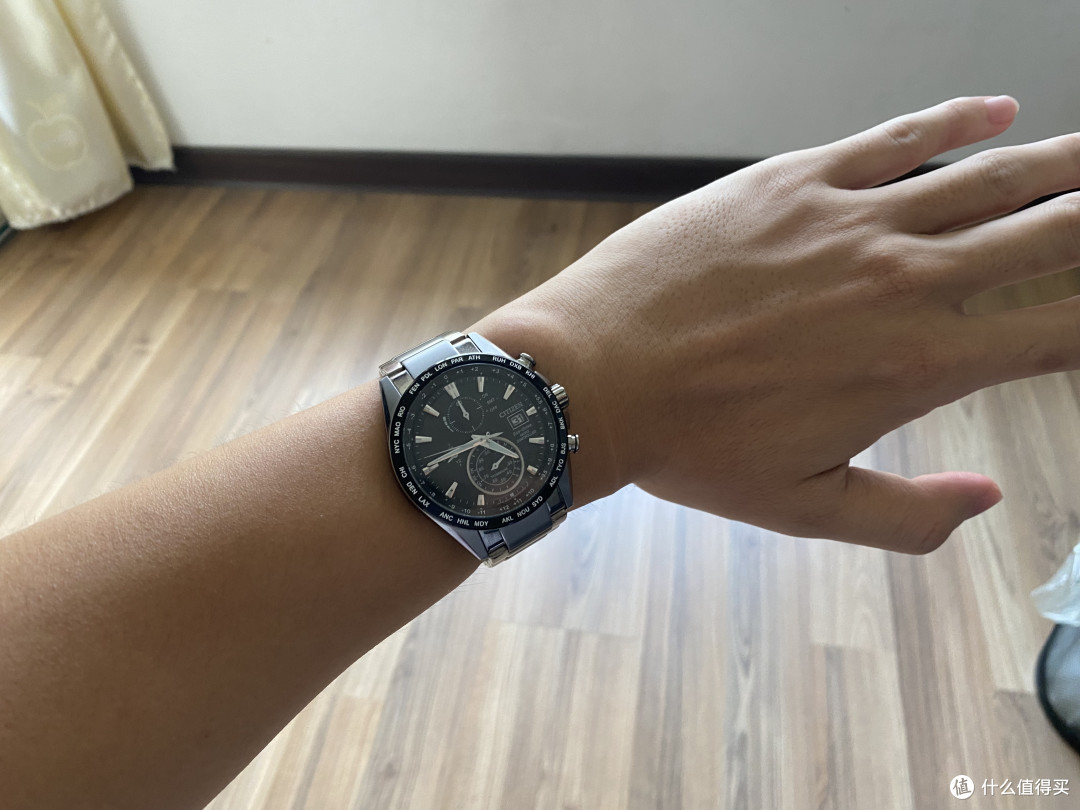 之前戴39mm,没想到44看久了也习惯