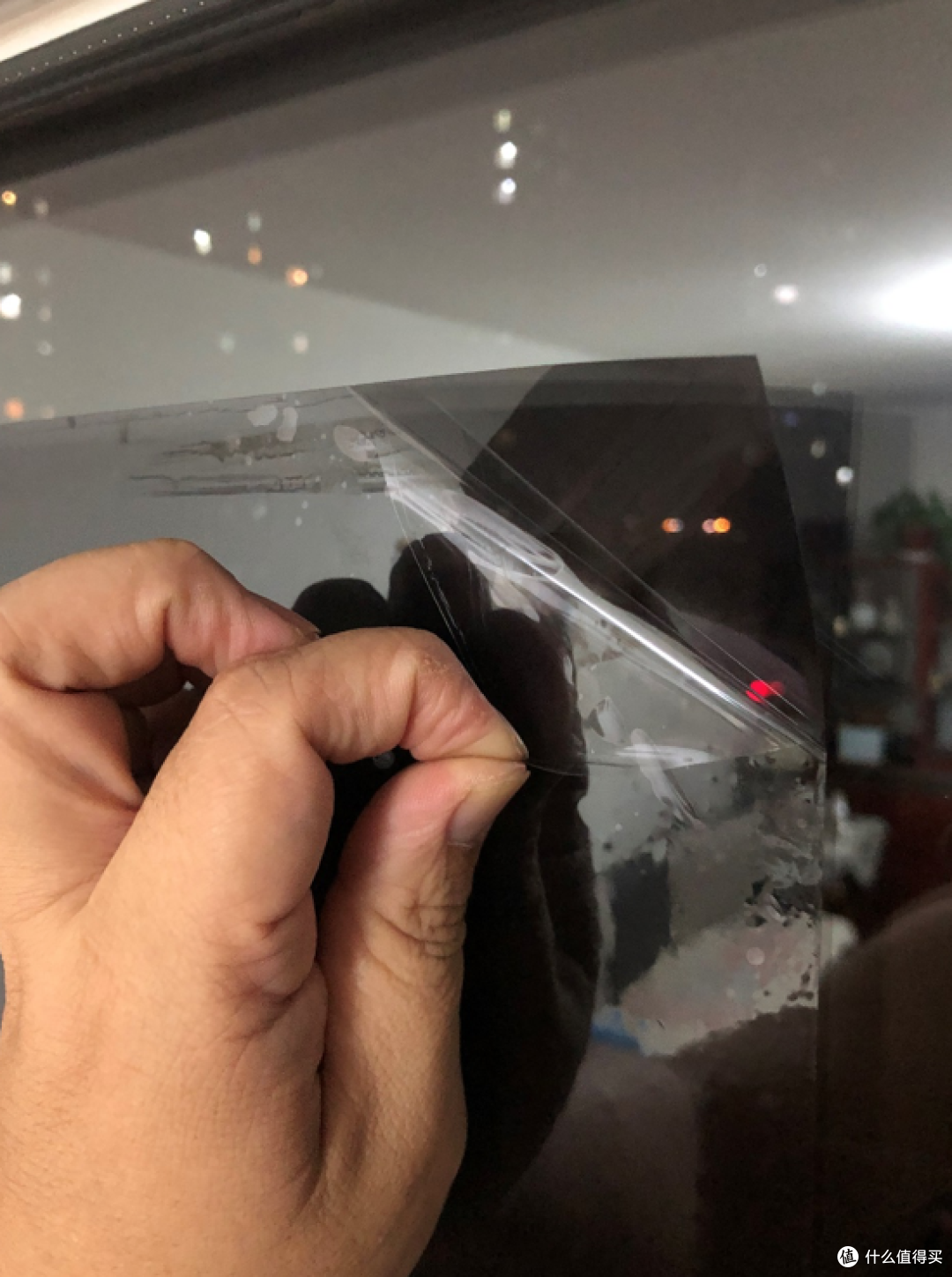 如果实在揭不开,就用透明胶一类的粘一下就能揭开