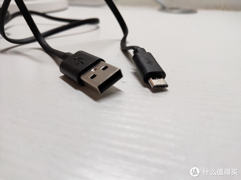 数据线采用micro-usb