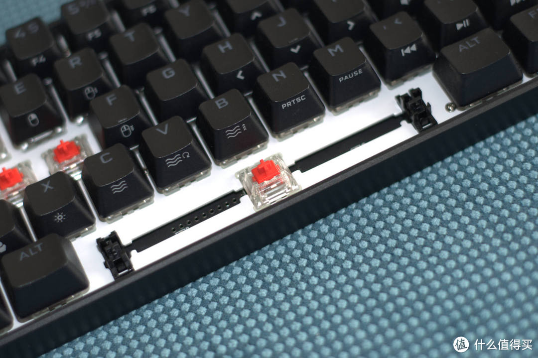 海盗船K65RGB Mini机械键盘使用报告：有传承，也有创新