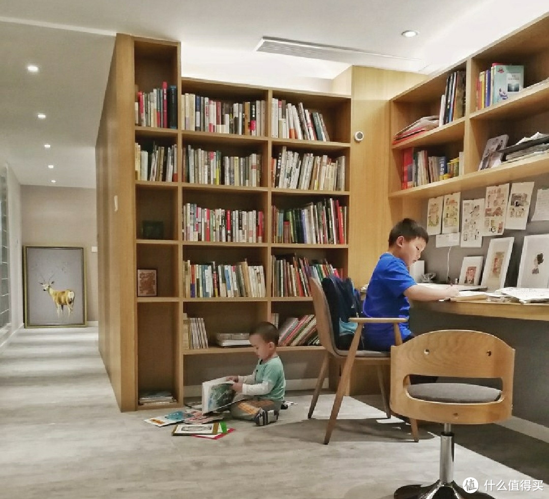幸亏我醒悟及时，趁早将客厅改为书房，孩子学习习惯现在非常好