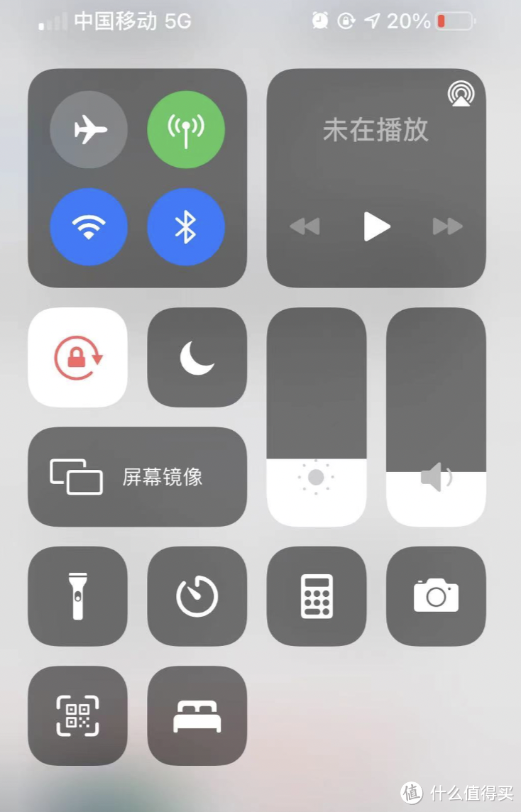 果粉开学党必看！自带线二合一充电宝iphone+Iwatch再也不怕没电了