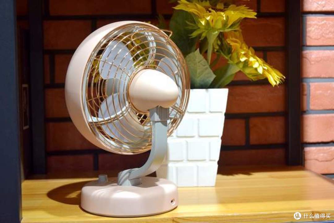 洛斐有范儿S桌面风扇体验:经典颜值,无线9档120°广角送风