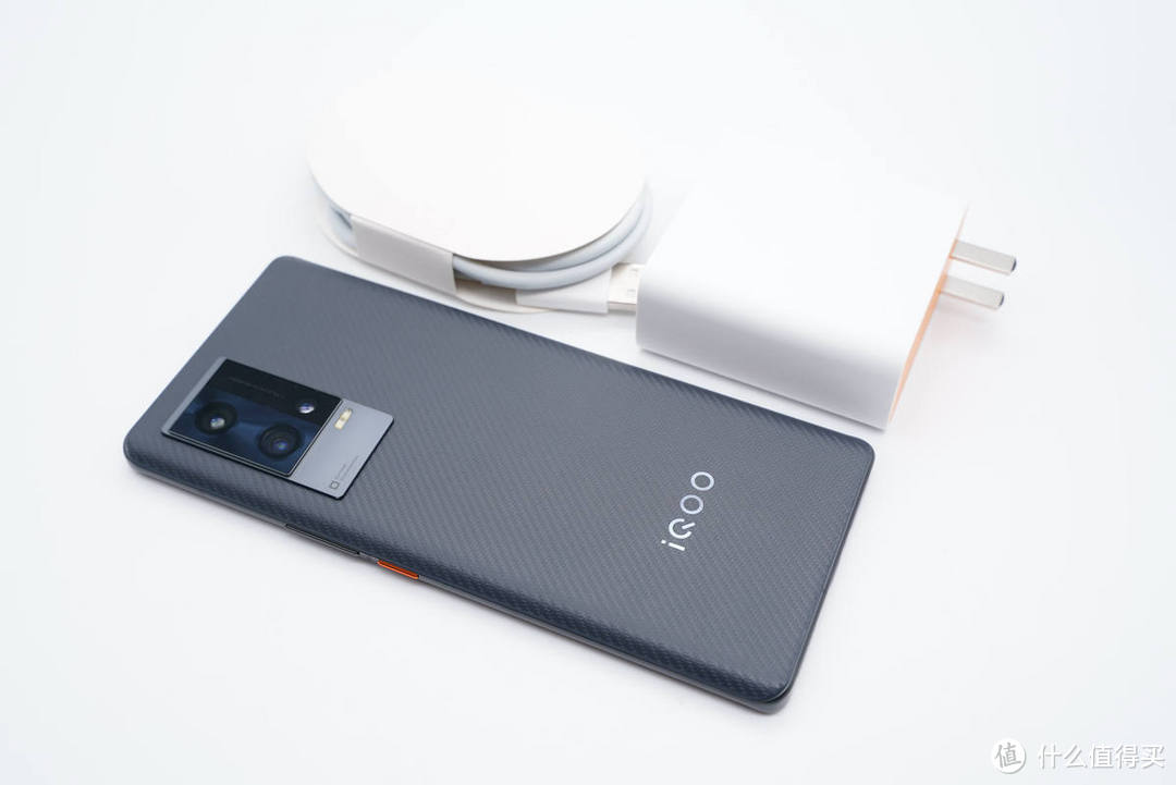 手机的充电速度可以有多快？评测iQOO 8 Pro 120W快充系统