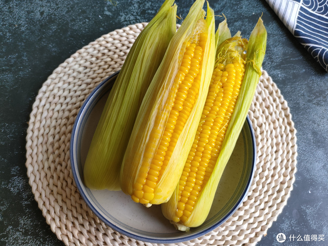 煮玉米切記不要直接下鍋煮,記住三個技巧,玉米香甜軟糯特好吃