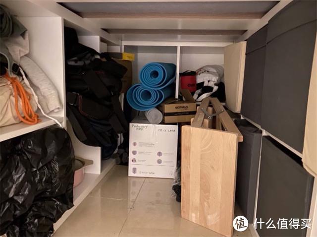 买不起房的香港夫妻，住在9㎡的小屋里，他们却说：住出了幸福感