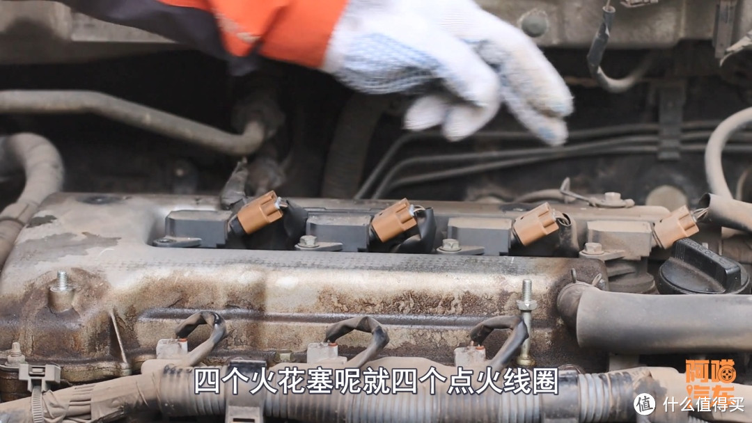 日常洗车能清洗发动机舱吗?该怎么清理内部油泥?注意这些事项