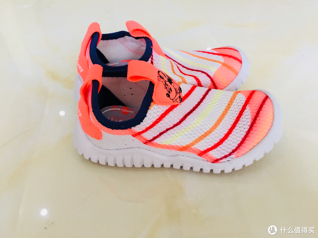 轻盈透气 运动无负担 Adidas女童迪士尼联名训练鞋