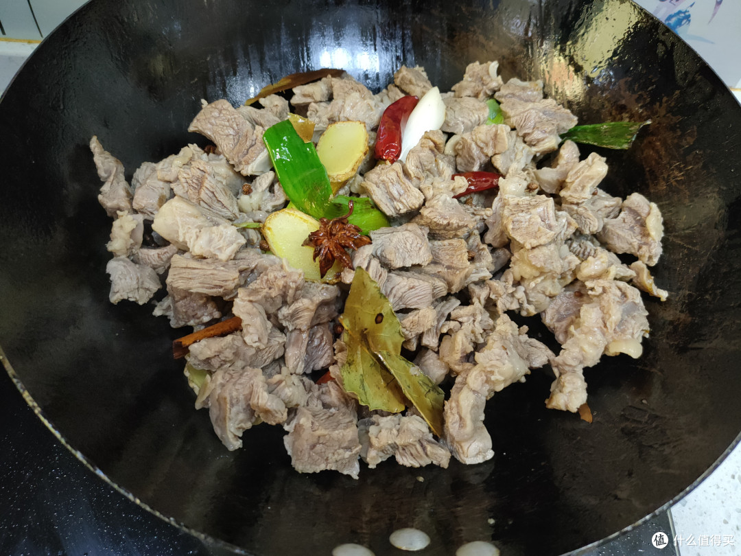 炖牛肉时,很多人忽略了几个细节,难怪牛肉口感发硬不软烂