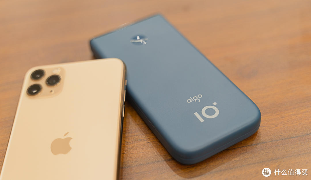 充电宝的颜值担当,iPhone的绝佳伴侣——aigo充电宝A10S