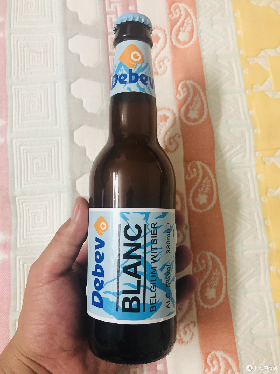 德百福勃朗白啤品鉴:白啤酒泡沫丰富,口感醇厚,入口多种酒香味!