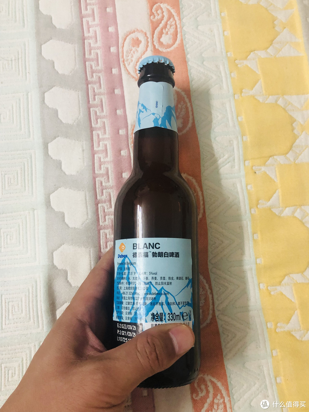 德百福勃朗白啤品鉴:白啤酒泡沫丰富,口感醇厚,入口多种酒香味!