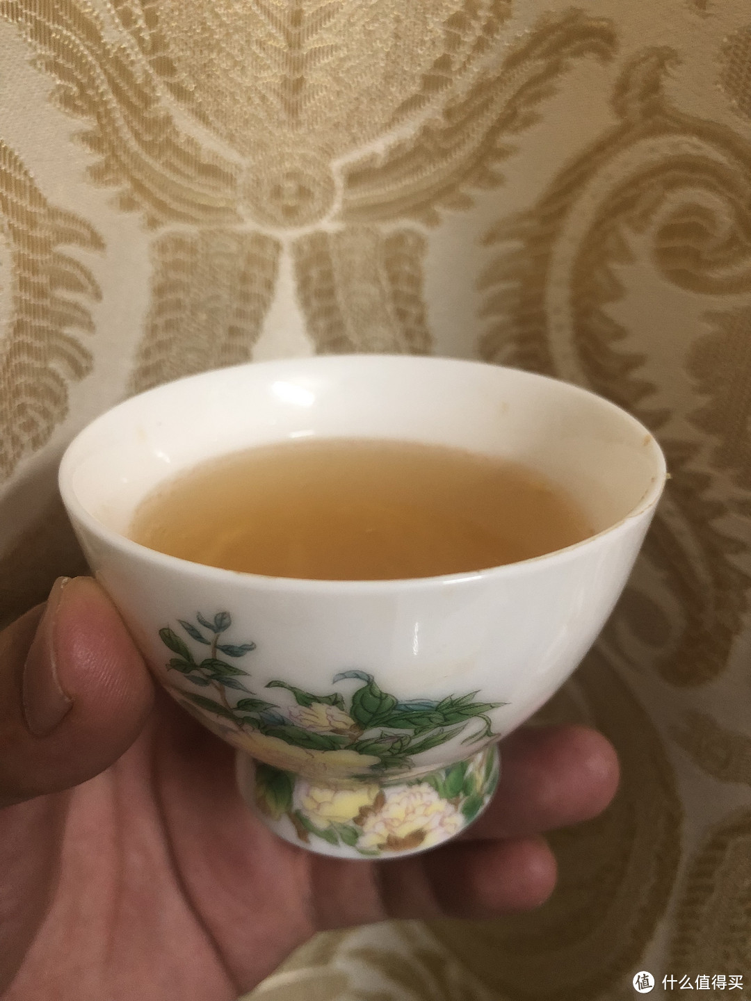 德百福勃朗白啤品鉴：白啤酒泡沫丰富，口感醇厚，入口多种酒香味！