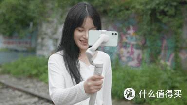 这台稳定器能教你拍片?首发大疆OM5手机稳定器测评 osmo mobile 5