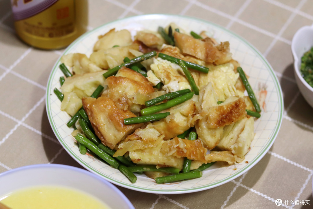 老两口的极简晚餐,一粥一菜走红朋友圈,一盘“河南菜”勾起回忆